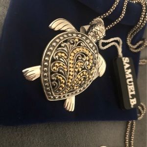 Samuel B. Turtle Pendant necklace